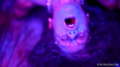 宝贝在镜头前自慰，让自己达到高潮。