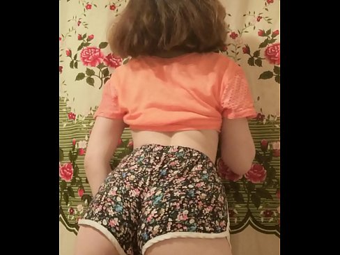 ❤️ 性感的年轻宝贝在镜头前脱下她的短裤 ❌ Fucking video ❌️