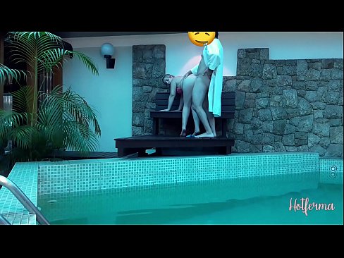 ❤️ 老板邀请女佣去泳池，却忍不住要来个热辣的 ❌ Fucking video ❌️