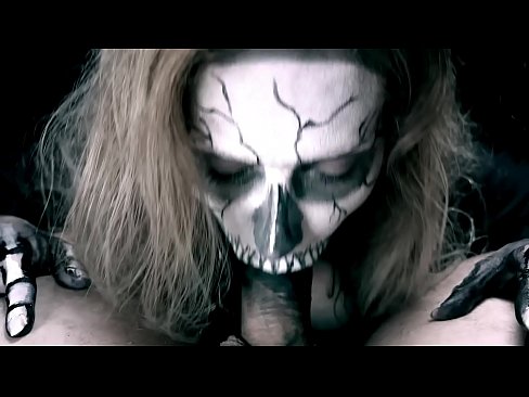 ❤️ 恶魔女孩用她的黑嘴吸吮鸡巴并吞下精液。 ❌ Fucking video ❌️